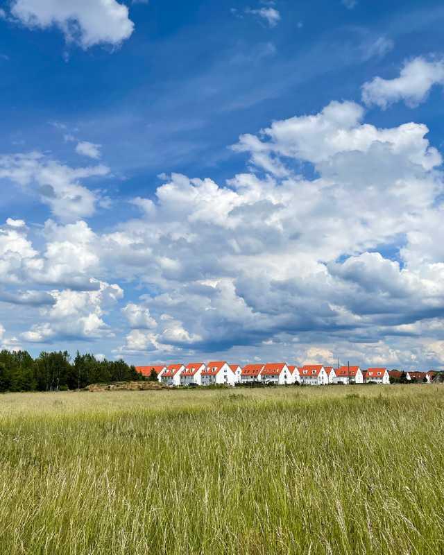 Heimat ist für uns ein Ort der Geborgenheit und des Zusammenhalts. Hier findet, getragen durch gemeinschaftliches Engagement, kulturelle und historische Identitätsbildung statt. Gerade in unübersichtlichen, herausfordernden Zeiten bietet die Heimat Verbundenheit und Sicherheit.