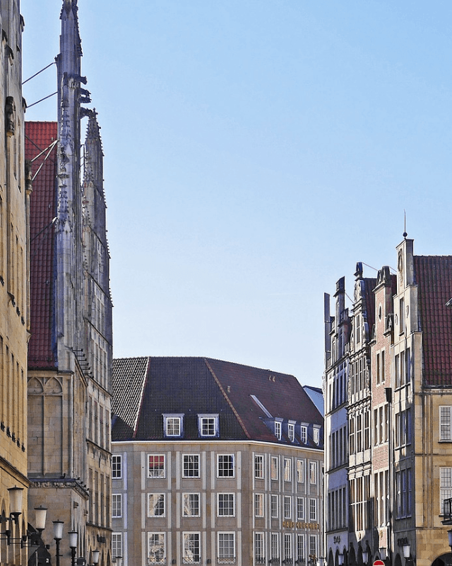 Die beste Strategie gegen Populisten und Extremisten ist das Lösen konkreter Probleme vor Ort. Dafür müssen unsere Kommunen aber auch finanziell in der Lage sein. Genau dafür sorgt die nordrhein-westfälische Landesregierung mit mehreren Maßnahmen.