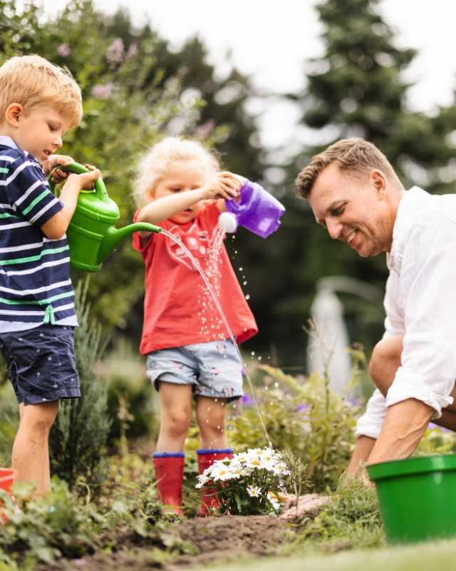 Städte, Dörfer, Gemeinden: Dort spielt das Leben, dort fühlen sich Menschen beheimatet, geborgen und wohl. Eine Politik für attraktive Innenstädte, lebenswerte Kommunen leitet die nordrhein-westfälische Landesregierung. Das zeigt sich in den vielfältigen Anstrengungen für mehr Lebensqualität und der Struktur- und Dorfentwicklung.